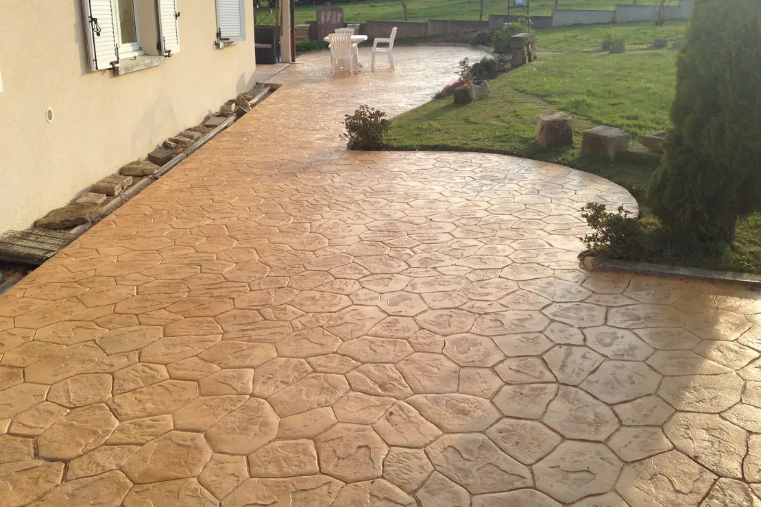 Jardin avec pavé en béton imprimé à Boulogne-sur-Mer Jardin avec pavé en béton imprimé à Boulogne-sur-Mer